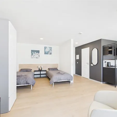 Modern In 公寓 *